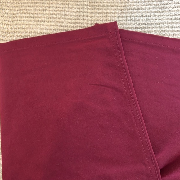 Figs Women’s Livingston Basic Scrub Pants in Burgundy, Size M - Picture 3 of 5